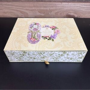 Anna Griffin® Paper Sneakers Finishing School Craft Box Card Making Kit NIB